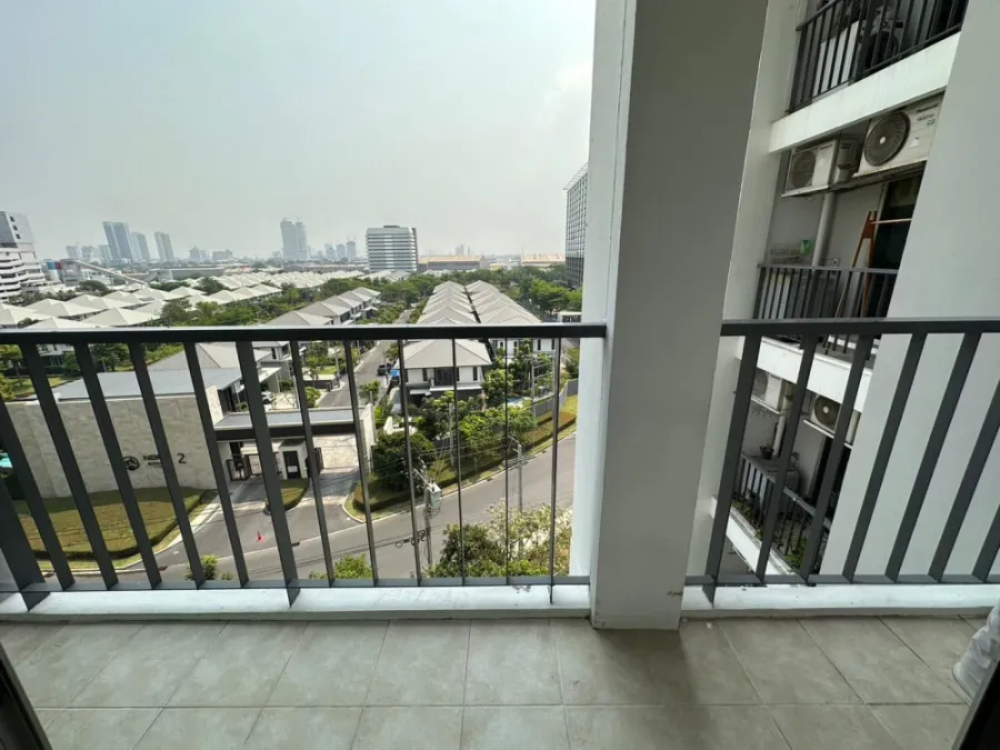 For sale: The Parkland Srinakarin, spacious room with usable space. Complete set of furniture You can just come and stay.