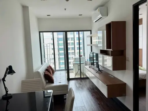 For rent: IDEO Q Phayathai, 27th floor, fully furnished unit, ready to move in. Book now!