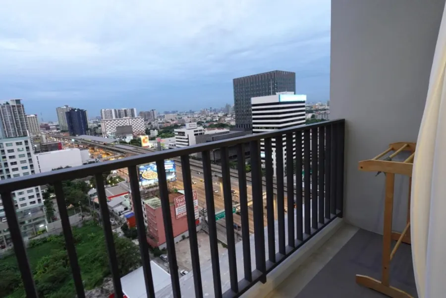 For rent: Flexi Ratchadaphisek, 14th floor, separated room, fully furnished, full electrical appliances, book now.