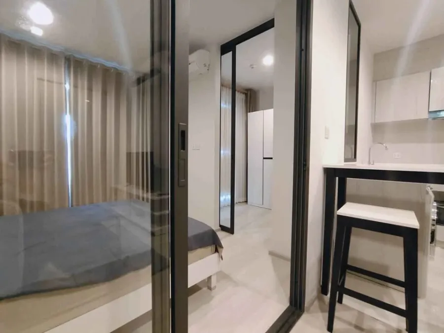 For rent: Life One Wireless, a room on a very high floor (20th floor), decorated in a modern style, fully furnished, just bring your own luggage and m