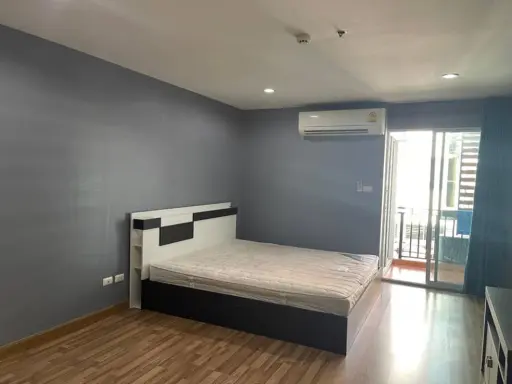 Sell, rent, urgent!! Condo Regent Home 12, Ladprao 41, Studio room, 3rd floor, Building C, ready to move in. Hurry up and book now!!