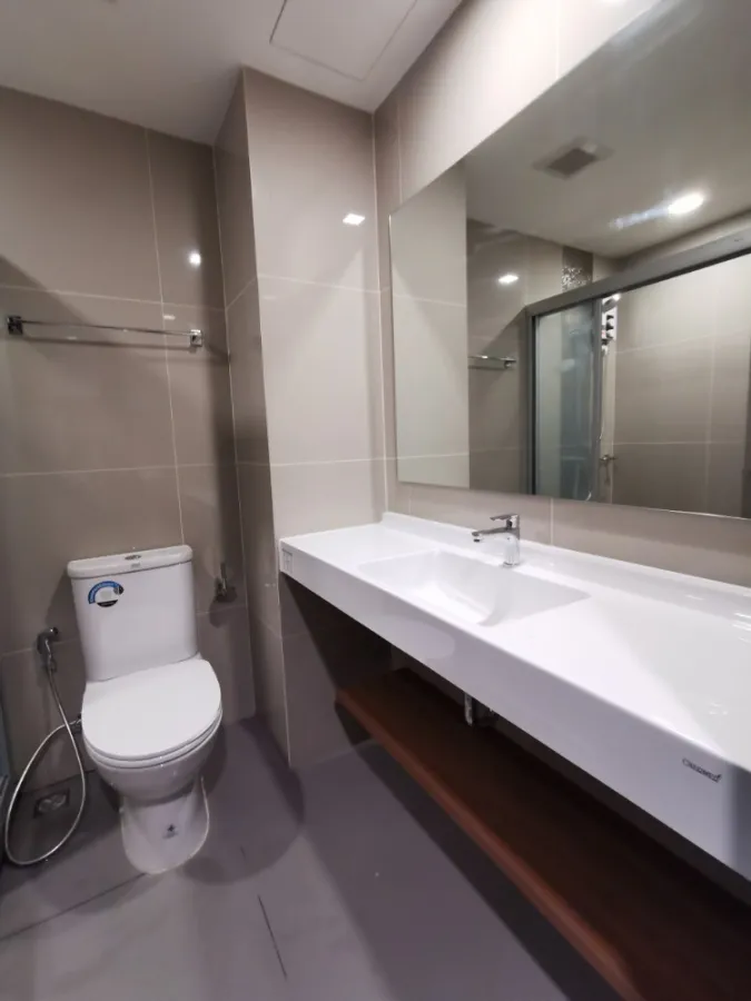 For rent Ideo Sathorn-Wongwianyai. Complete furniture and electrical appliances Ready to move in immediately. If interested, hurry up.