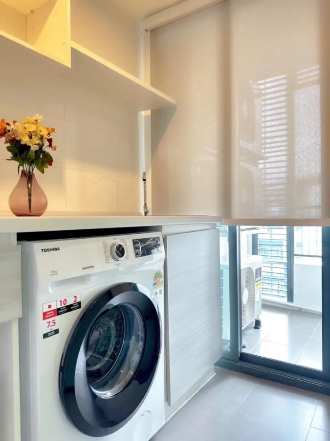 For rent: Metro Sky Prachachuen, beautifully decorated room, warm tones, great price, hurry and come get it before you miss out.