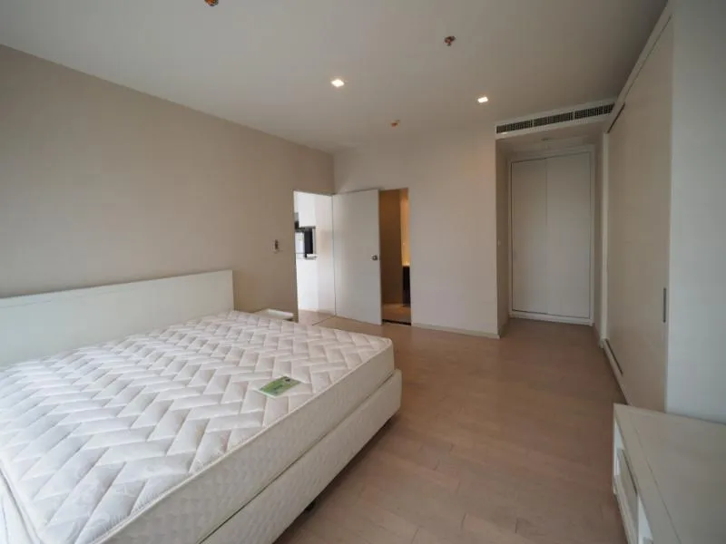 Rent a Noble Solo room like new, fully furnished, can't miss it.