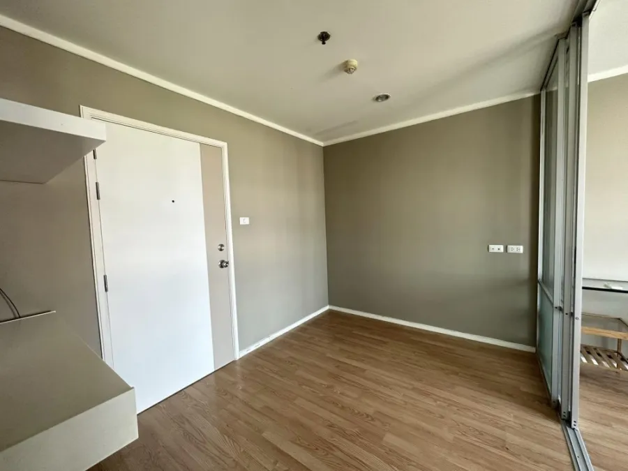 For rent Lumpini Ville Sukhumvit 77, 7th floor, corner room, very private, comes at a low price, easy on the wallet, don't miss it.