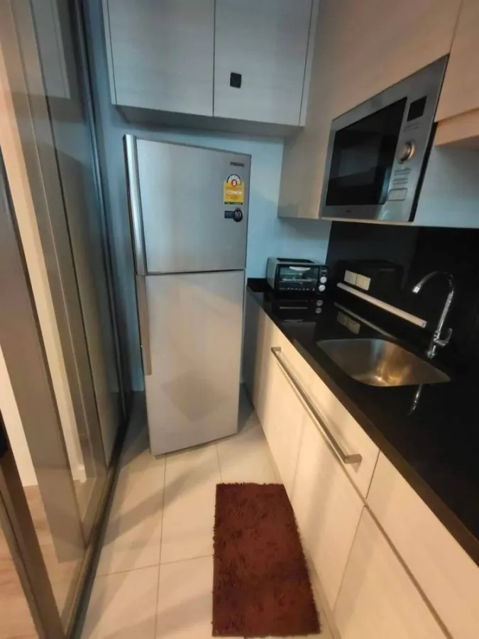 For rent, The Room Sukhumvit 40, 4th floor, spacious room. Fully decorated and ready to move in, Buit-In, don't miss it.