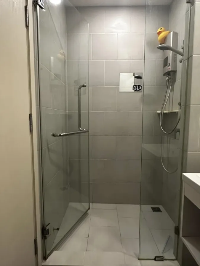 For sale, for rent, De Lapis Charan 81, 10th floor, fully furnished room, ready to move in, reserve now, don't miss out, hurry!