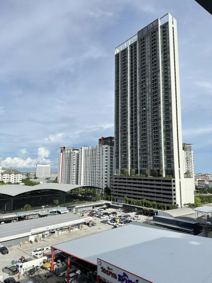 For rent, New Noble Srinakarin-Lasalle, 15th floor, city view, fully furnished, clean room, comfortable to the eyes, not booking a lot.
