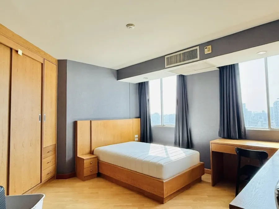 Selling Supalai Park Paholyothin 21, 14th floor, fully furnished, ready to move in. Book now!