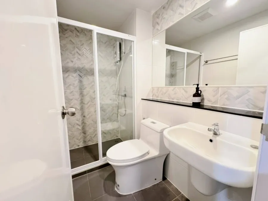 For rent: Regent Home Bangna, fully furnished and ready to move in. Complete with furniture and appliances. Don't miss out!
