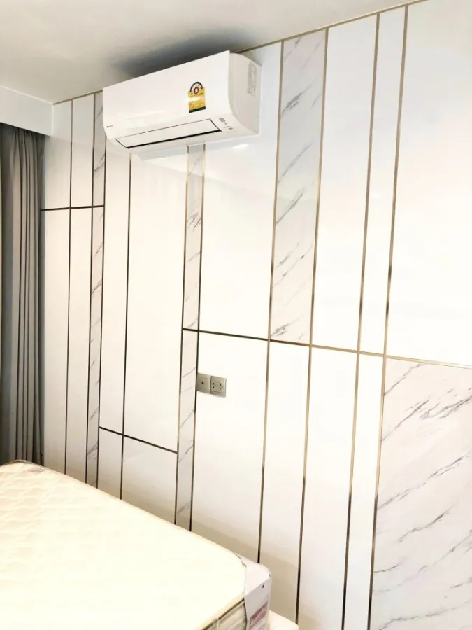 Condo for sale/rent, Life Lat Phrao, decorated with built-in marble patterns, high floor, east facing, just come and move in.
