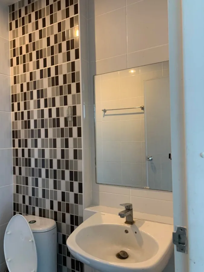 Condo for rent The Kith Light Bangkadi-Tiwanon. The room is divided into proportions. Simple but pleasant decoration. Book now.