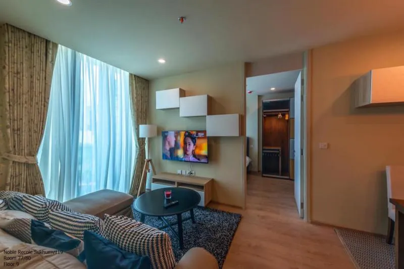 For rent, Noble Recole Sukhumvit 19, size 2 bedrooms, 2 bathrooms, next to BTS Asoke and MRT Sukhumvit.