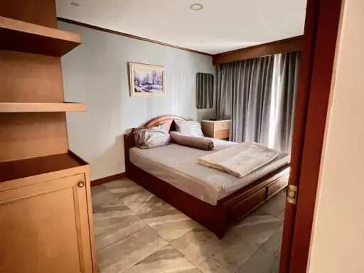 For rent: Witthayu Complex, 25th floor, spacious room. Decorated with amenities, move quickly.