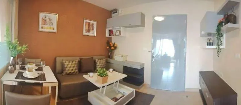 Sell the leaf pattanakarn, size 30 sq m, beautiful room, fully furnished, near Airport Rail link, hurry