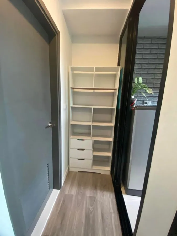 ให้เช่า B Loft Sukhumvit 107 ติดวอลเปเปอร์ทั้งห้อง ตกแต่งน่าอยู่ มาพร้อม Buit-In ครัวจัดเต็ม จองด่วน
