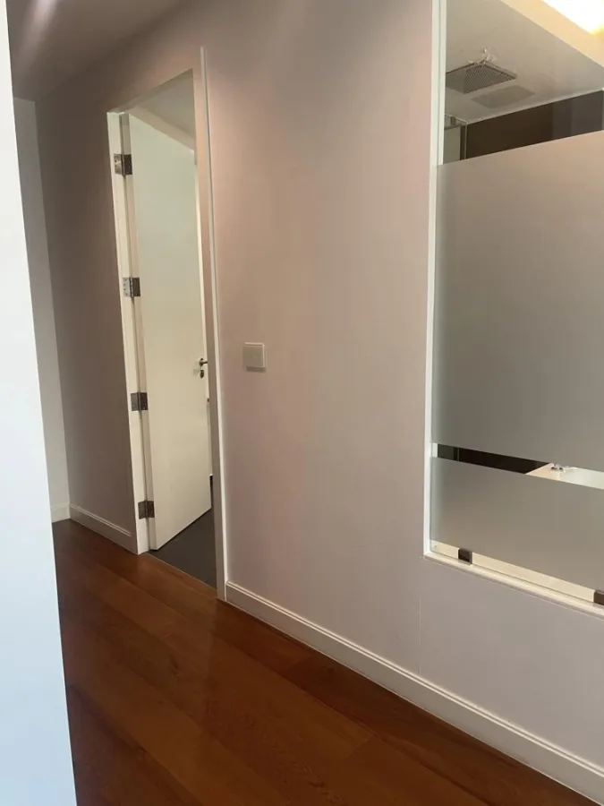 For rent, 185 Ratchadamri, the most popular furniture, full of huge wardrobes. The room is ready Hurry up to reserve now.