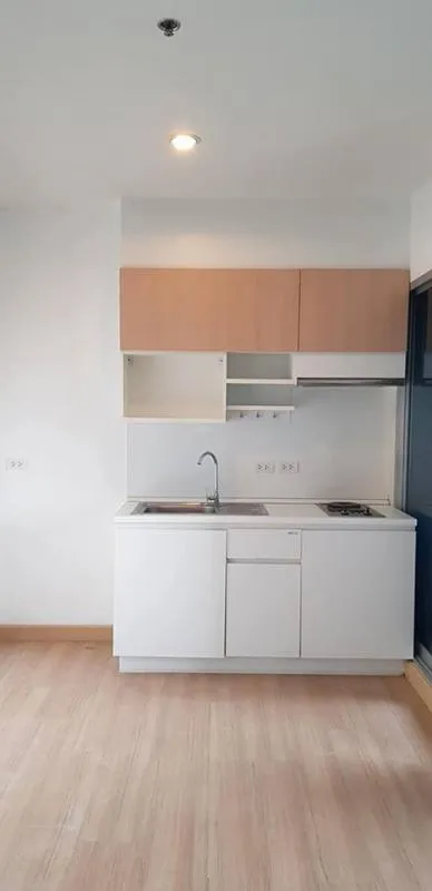 express!! Sell / rent The Parkland Srinakarin Lakeside 1 bedroom, 1 bath, pool view, can't miss !!