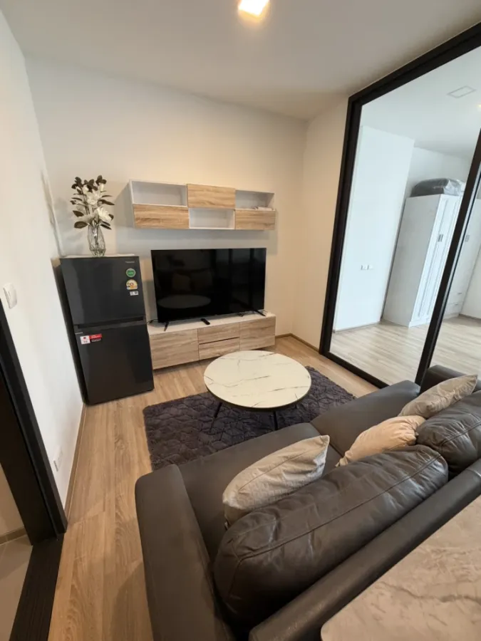 XT Phayathai for rent. Great view, pleasant atmosphere, spacious rooms with good functionality. Suitable for both living and working in the city.
