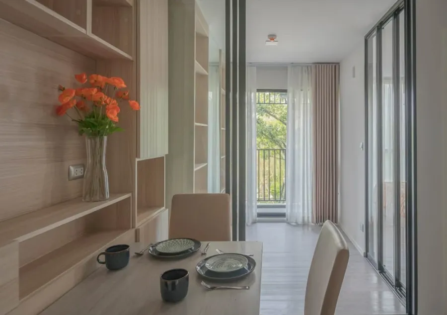 For rent: Atmoz Tropicana Bangna, large 33 sq m room, Building A, 3rd floor, garden view, very close to nature, corner unit. Move in quickly!