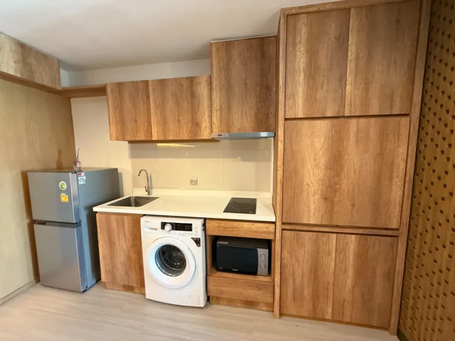 For sale or rent: Life Ladprao. Well decorated room, every unit is built-in, lots of storage space. Can you really not reserve it?