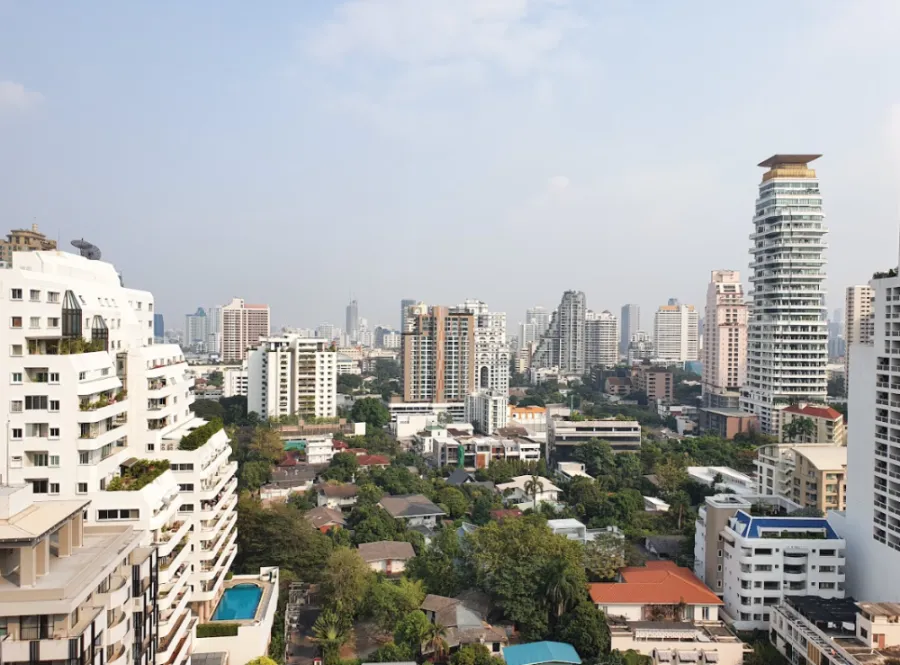 Condo for rent, Noble B Sukhumvit 33, high floor room, good view, comes with full amenities.