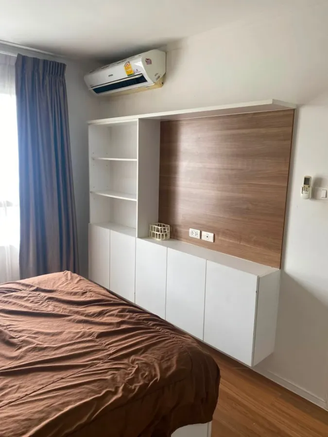 For sale or rent: Lumpini Park Rama 9-Ratchada. Large, comfortable unit on the 24th floor (top floor), corner unit, next to the fire escape, offering