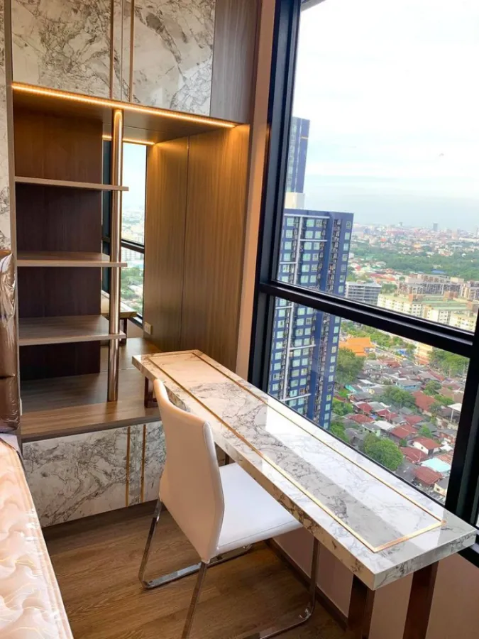 Condo for rent, Knightsbridge Prime, On Nut, east corner room, shady, private, do not miss