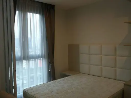 For rent, Chewathai Interchange, north room, not hot, city view, fully furnished, nice to live in, plus the price is very good for your heart.