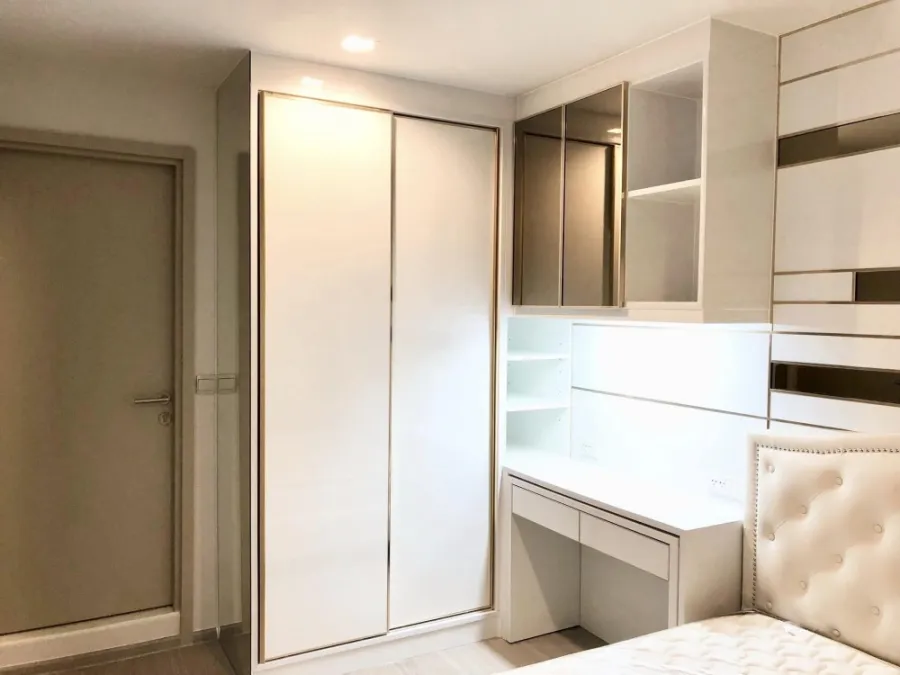 Condo for sale/rent, Life Lat Phrao, decorated with built-in marble patterns, high floor, east facing, just come and move in.