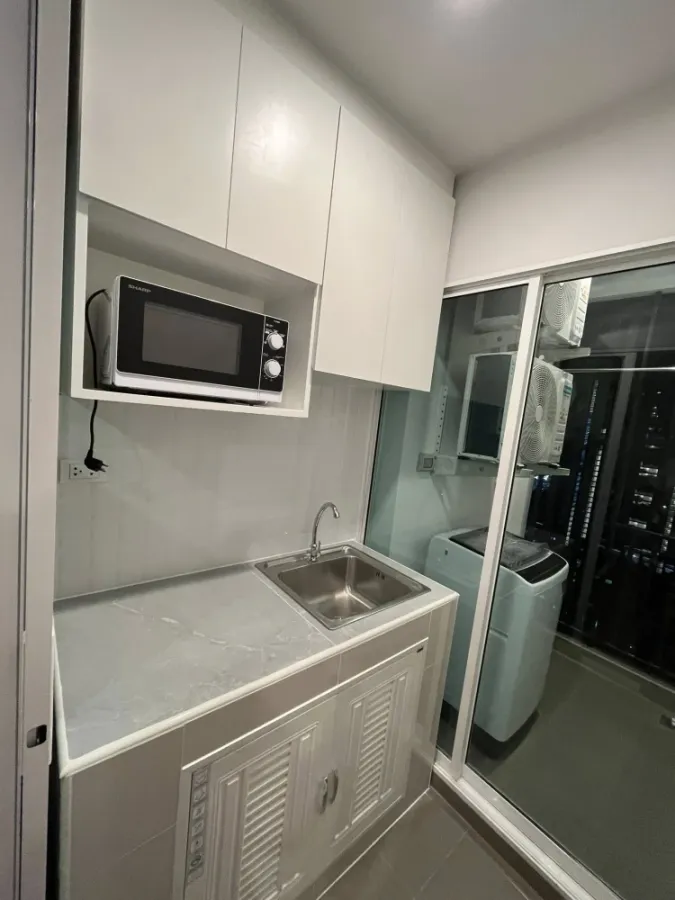 For rent: Regent home Bangna, well-separated room, Building D, high floor, outside view, ready to move in, book now, don't miss out.
