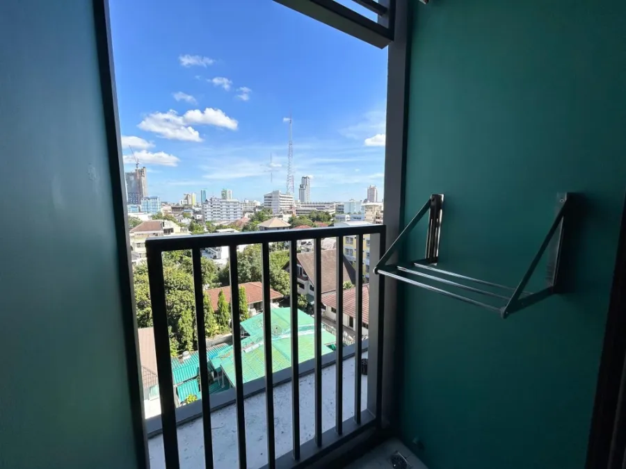 For sale: The Move Kaset, studio room, high floor, good condition, fully furnished, don't miss it if you're late.