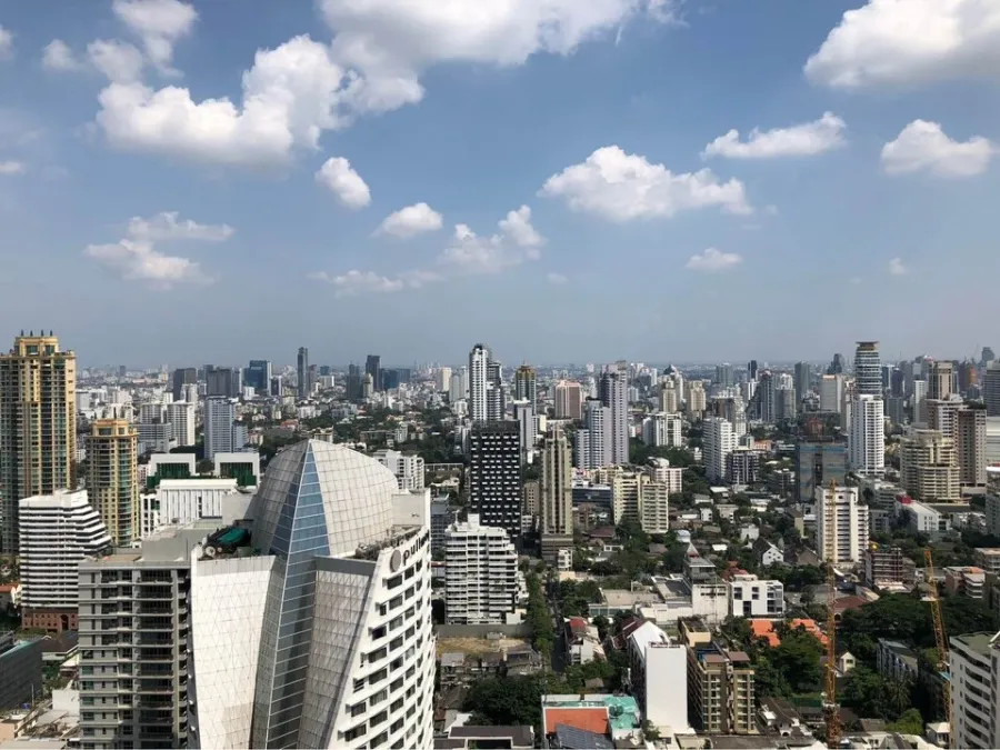 For rent, Ashton Asoke, high floor, beautiful city view. The room is well separated. Decorated simply and pleasantly, book now quickly.