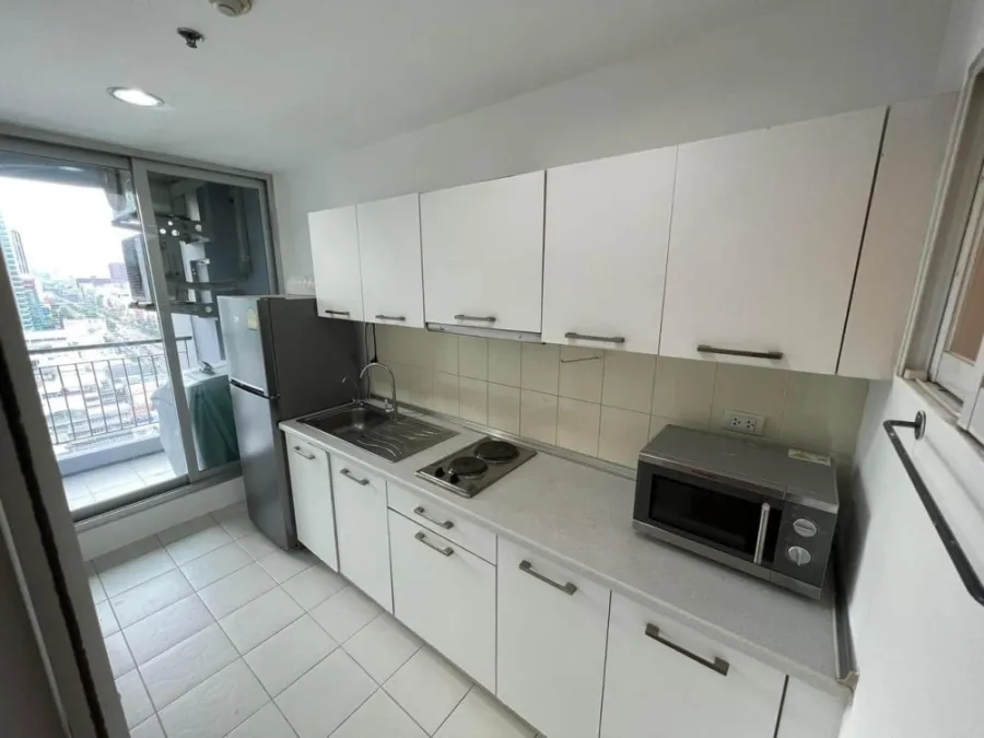 For sale and rent: Life at Ratchada-Sutthisan. The room is ready to move in. Fully furnished Complete set of electrical appliances. Don't miss it.