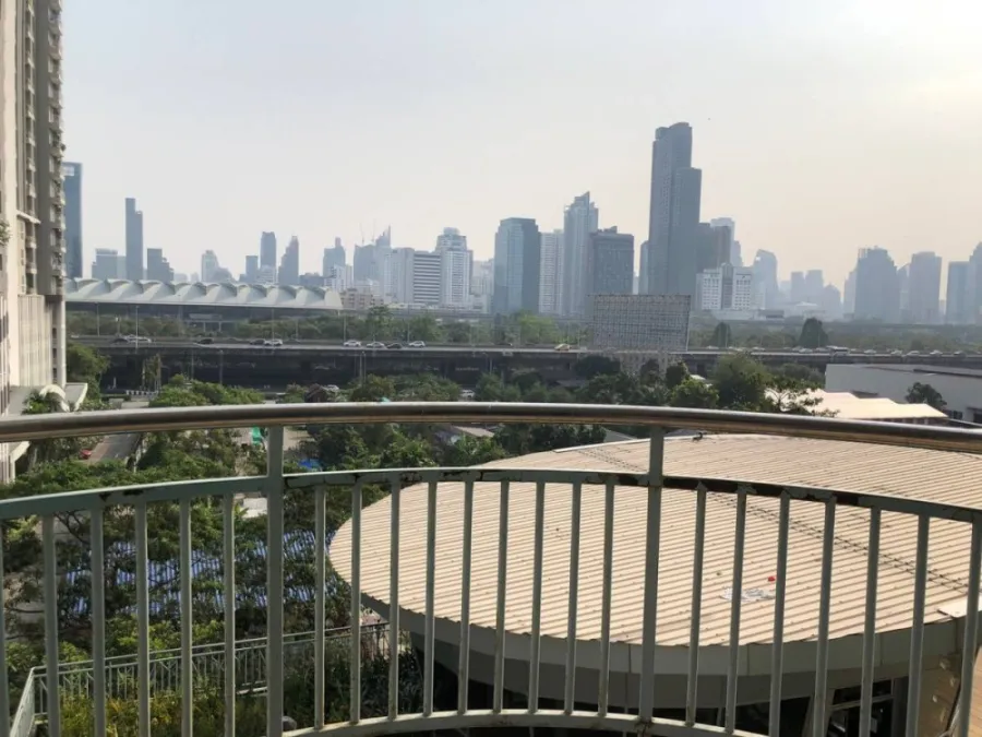 Condo for rent Supalai Park Asoke-Ratchada, pool view New renovated room, ready to move in, don't miss it!!