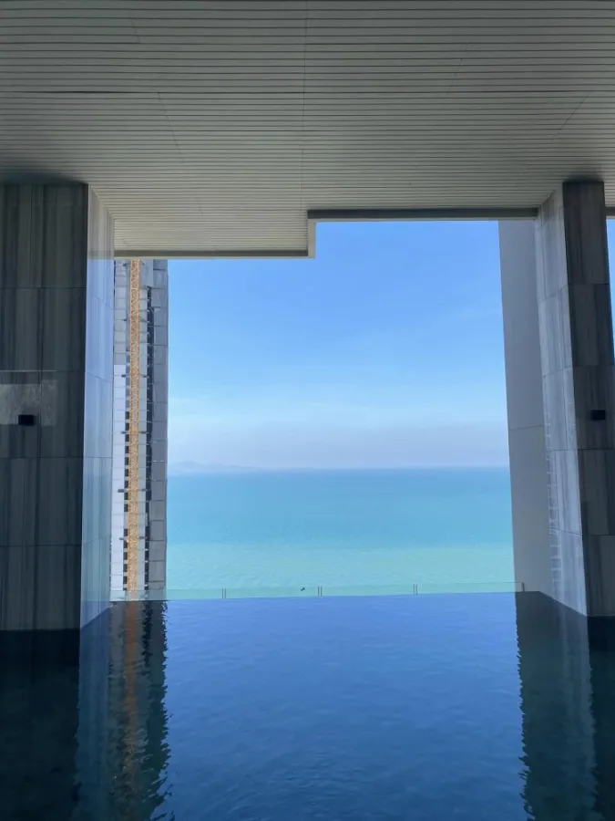 Condo for rent, The Riviera Wongamat Beach (North Pattaya), comfortable bed, sea view, shady, don't miss it.