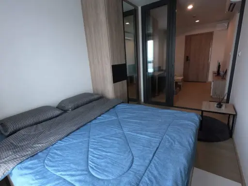 Condo for sale, The Excel Hideaway Sukhumvit 71, beautiful room, a lot of furniture, there is a washing machine, very good location, easy to find things to eat, book now.