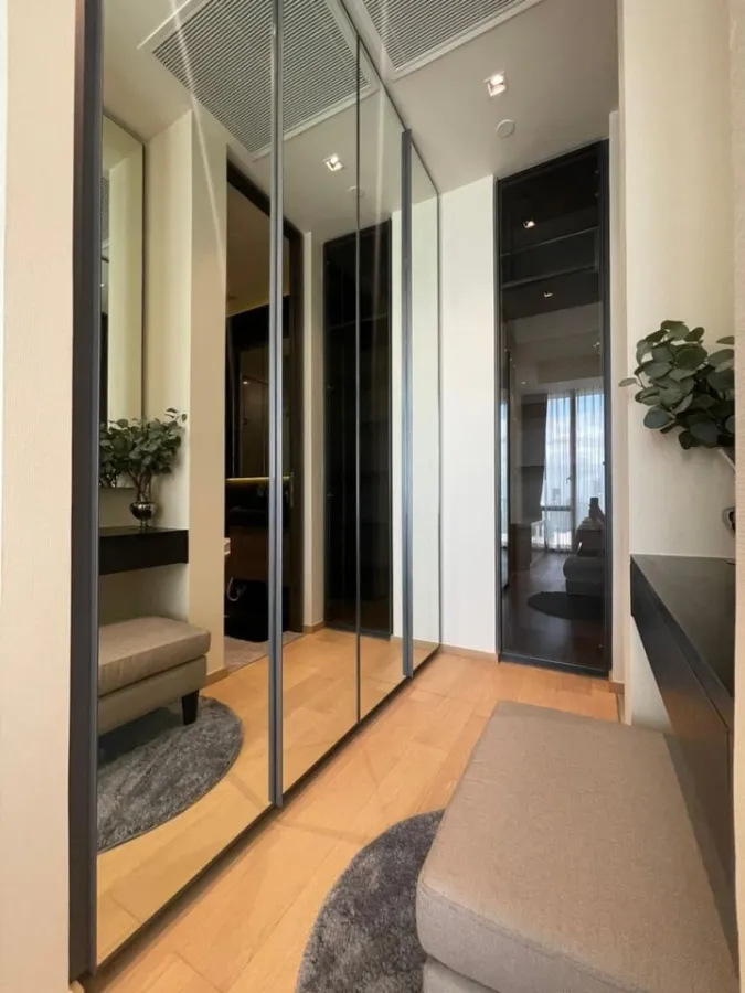 For rent urgently!! Condo 28 Chidlom, High Rise Condo, Super Luxury level, ready to move in. Don't miss it!!