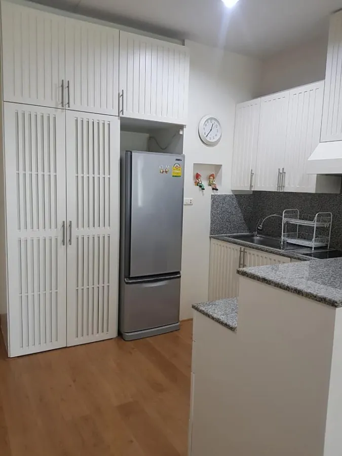 For rent, Baan Klang Krung, Siam-Pathumwan, 2 bedrooms, big sofa, sitting very comfortable. Plus all electrical appliances. Must reserve.