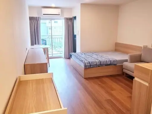 For rent: Lumpini Condo Town Ekamai 48, 3rd floor, quiet atmosphere, 40% sunlight all day, not hot, garden view, must hurry to book.