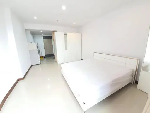 Supalai Premier Asoke for rent, ready to move in, 25th floor, good view, no building blocking, cool breeze all the time. Don't wait, book now.