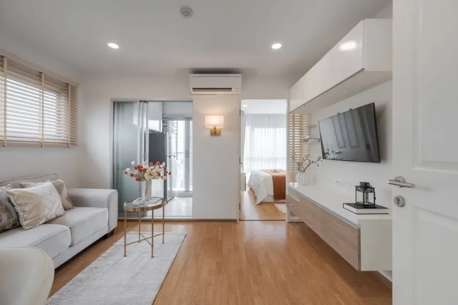 Selling U Delight @ On Nut Station, 19th floor. Beautifully furnished and ready to move in.