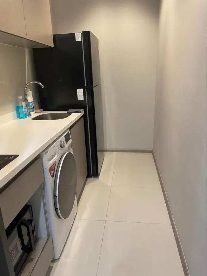 For Rent Life Asoke-Rama 9, very beautiful room, decorated in minimalist style, warm tones, very inviting, don't miss it.