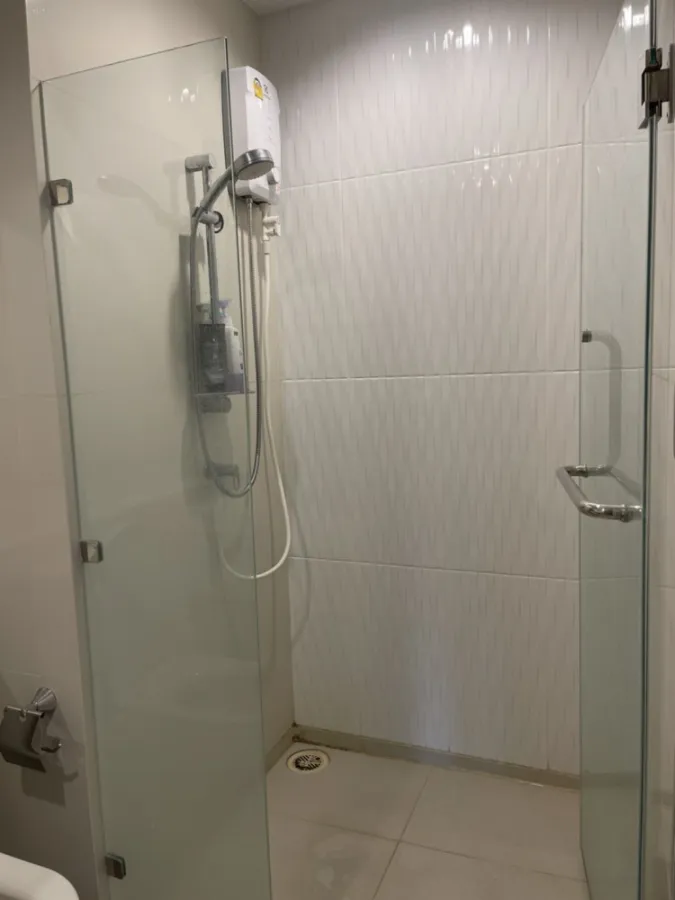 For rent Life Ladprao, beautiful room, high floor, beautiful view, can't go wrong.