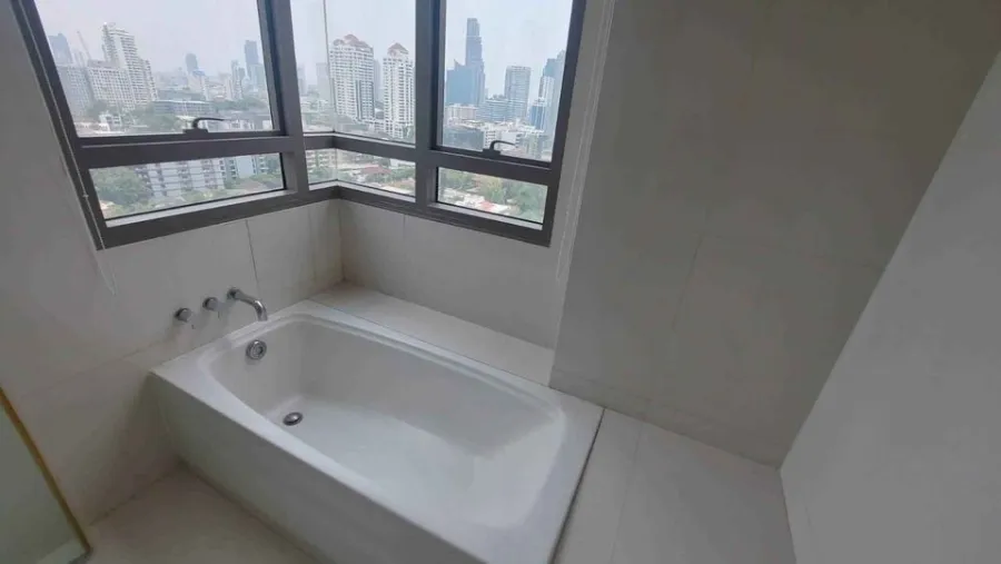 For rent, Aequa Sukhumvit 49, 18th floor, very spacious room, luxury condo, complete electrical appliances, hurry to book now.