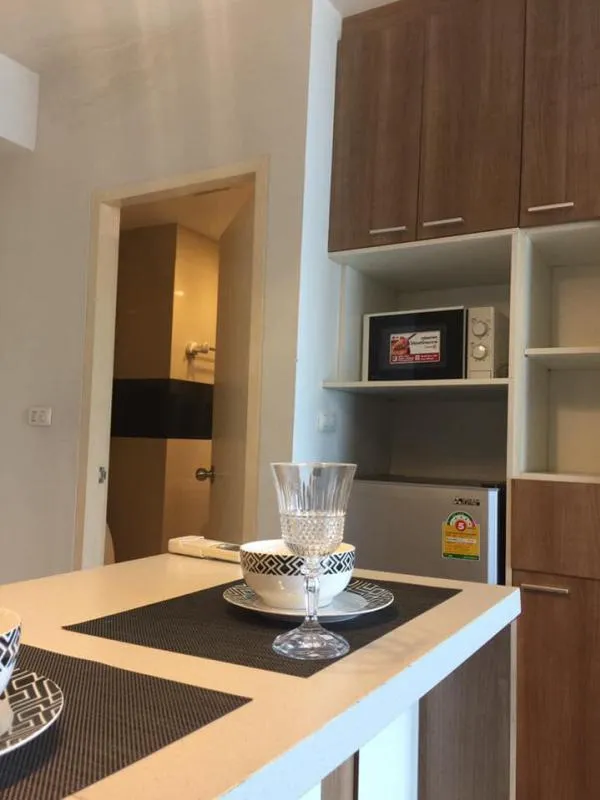 Sell ​​ urgently !! Condo Iris Avenue On Nut - Ring Road near Suvarnabhumi Airport Swimming pool view Full of electrical appliances, do not miss !!