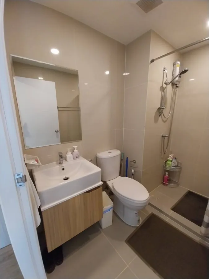 For rent, Flexi Sathorn-Charoen Nakhon, STUDIO room, fully decorated, comes at a low price, easy on the wallet, don't miss it.