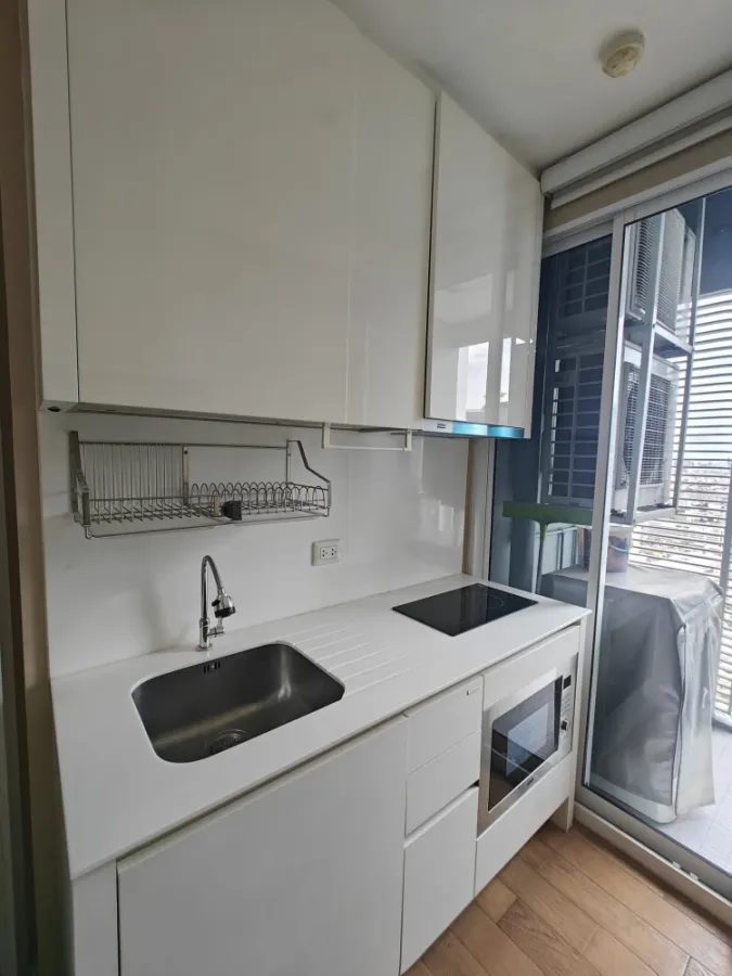 For sale, for rent!! Condo The Saint Residences, 32nd floor, Building C, convenient transportation, good price, hurry and book now!!
