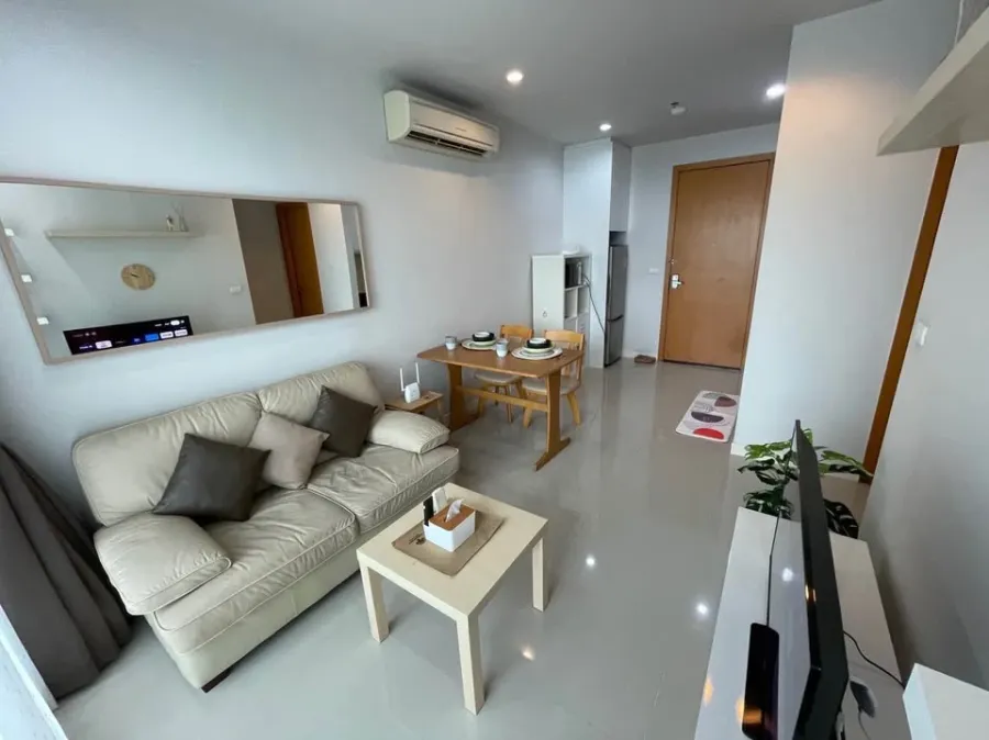 Super Wow Circle Condominium for rent or sale, high floor room, good view, excellent decoration, guaranteed. Finfer, hurry to reserve.