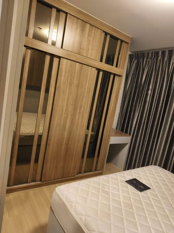 For rent: Supalai Loft Talat Phlu Station, fully furnished unit with glass partition separating rooms. Ready to move in with just your luggage.
